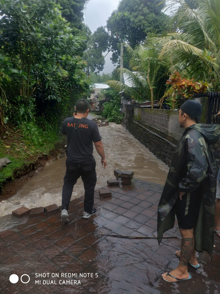 Jalan Jebol di Jalan Tandur, Banjar Keraman, Desa Abiansemal, Kecamatan Abiansemal Tanggal 11 Juli 2022